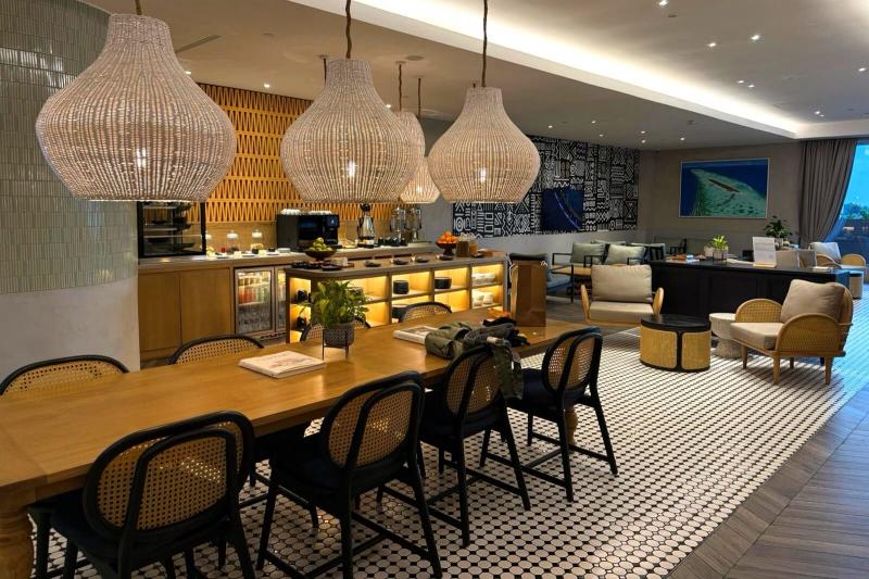 マーレからリゾートまでは水上飛行機を利用。待機中に利用したウェスティンのラウンジ