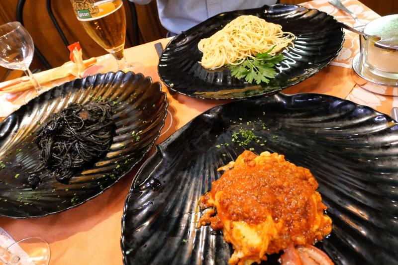 ベネチアのレストラン「Taverna Dei Dogi」のイカ墨パスタは絶品！