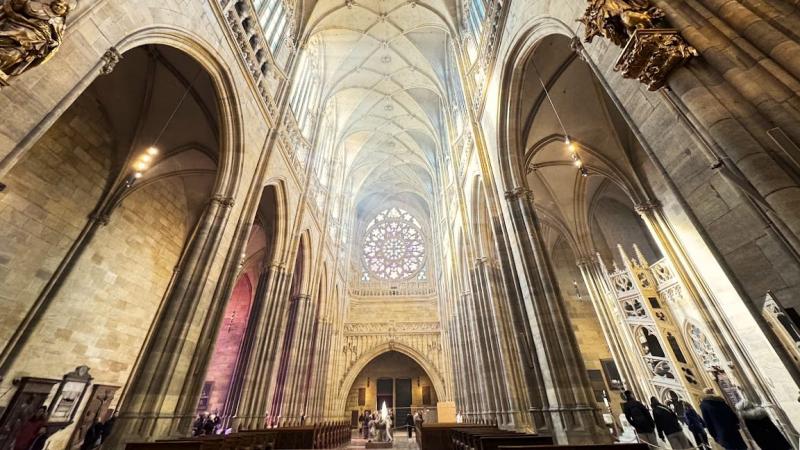 華やかな内部の様子