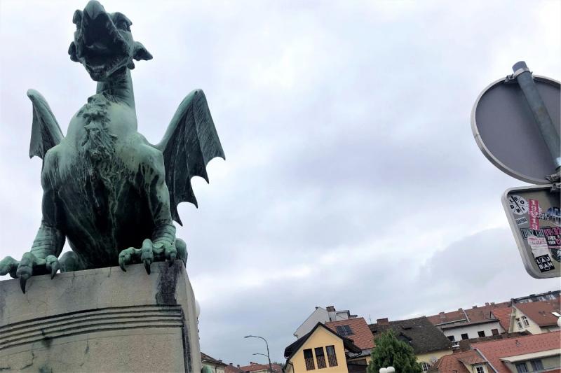 リュブリャナのシンボル「竜」のモニュメントのある「竜の橋」