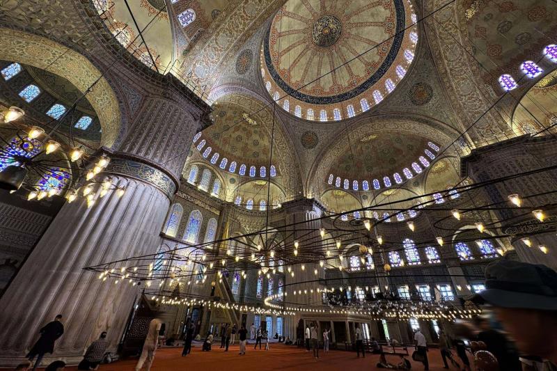 イスタンブールのブルーモスク。外観も内装も美しかったです