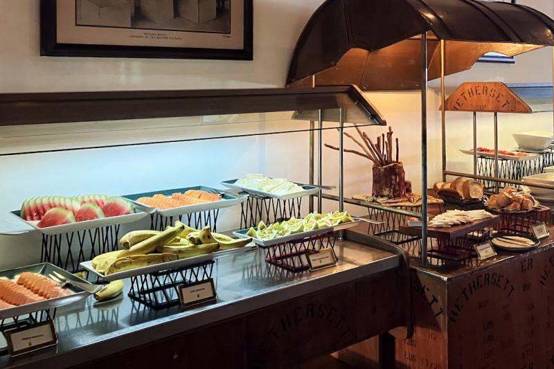 新鮮な南国フルーツも盛りだくさんです