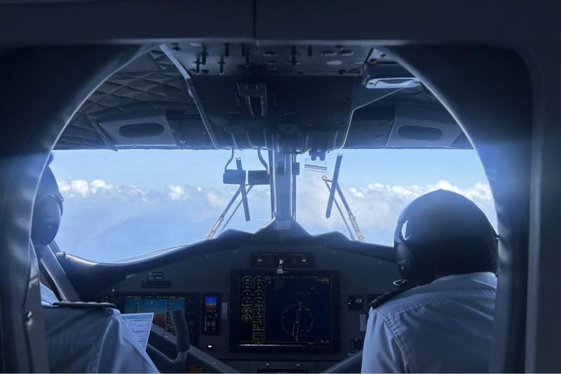 水上飛行機では、普段は見ることができない操縦席を間近で見ることができて、感動しました