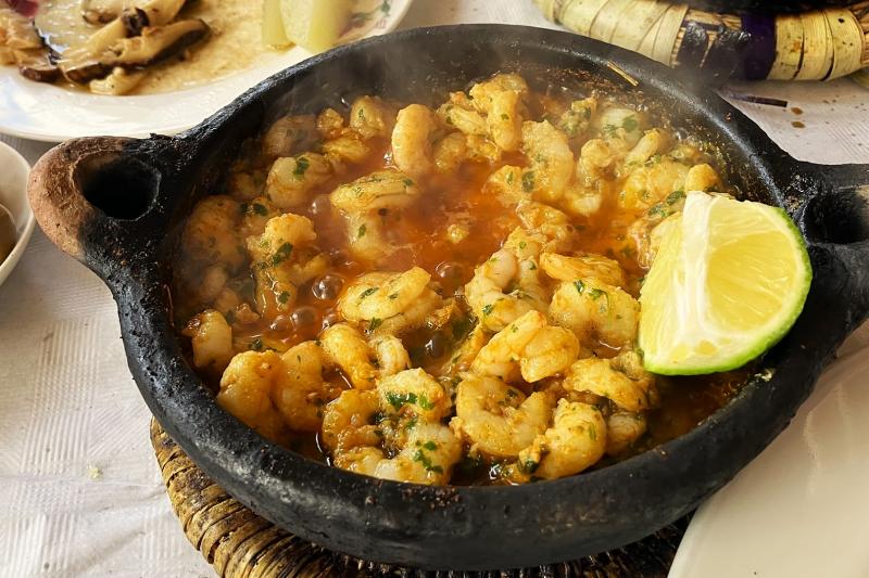 小エビのタジン。ハーブとライムが爽やかなアクセントとなり日本人でも食べなれた味わいでした