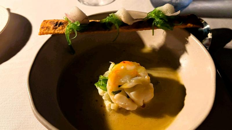 オーシャン オブ フレーバー（OCEAN OF FLAVOR）という8品のコースの中の1品、ホタテのカルパッチョ