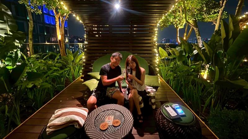 シンガポールのシャングリラホテルのプールサイド