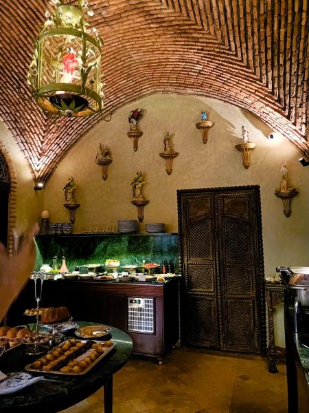 小さいけれどかわいいビュッフェルーム