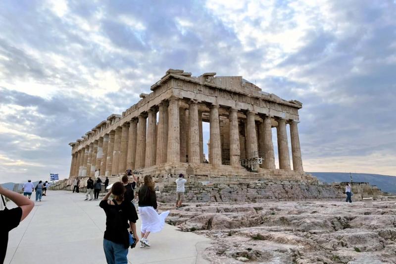 アテネのパルテノン神殿は、朝一だとさほど混んでおりませんでした