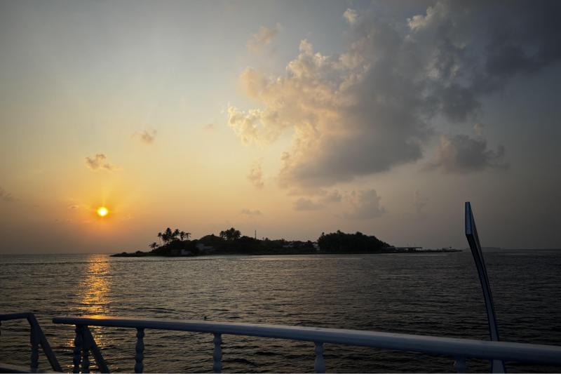 ハネムーン特典のサンセットクルーズ！ 1時間船の上でクルーズを楽しんでで夕日を眺めました！