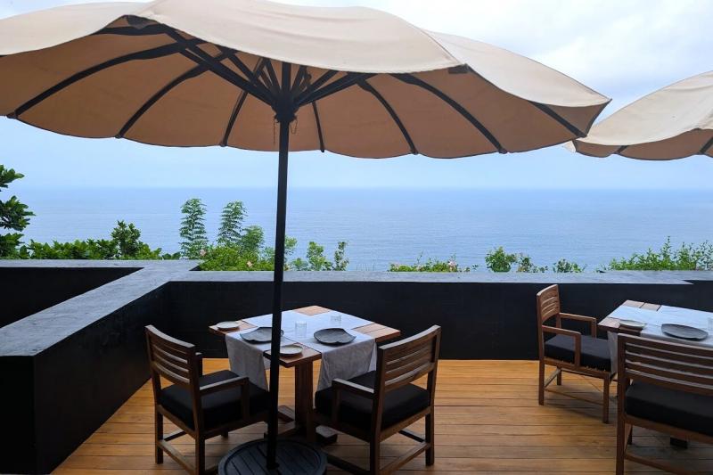 ブルガリ リゾート バリでのロマンティックなロケーションでのお食事