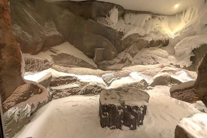 中はとーーっても冷えた雪エリア。一気に汗が引き、体が引き締まります