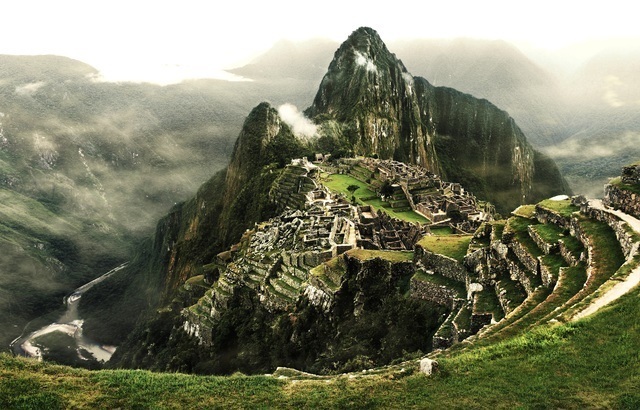 山が切り開けた所に見えてくる絶景。ペルーにいくなら外せません！