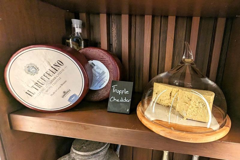 チーズセラー内にあったトリュフチェダー
