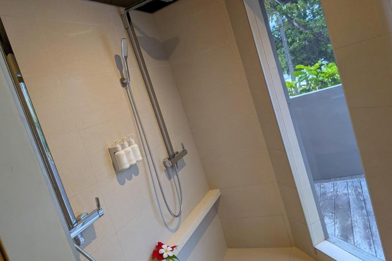 シャワーも2つあり、2人一緒にシャワーもできます