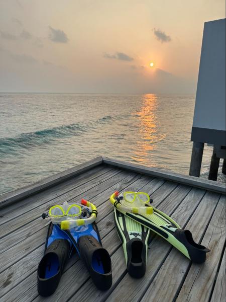シュノーケルセットと夕日