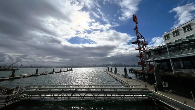 シーバス（水上バス）に乗って対岸のノースバンクーバーへ