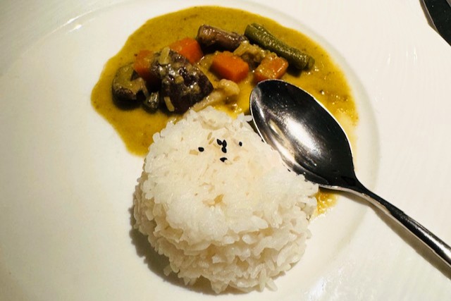 夕食メニューの食事