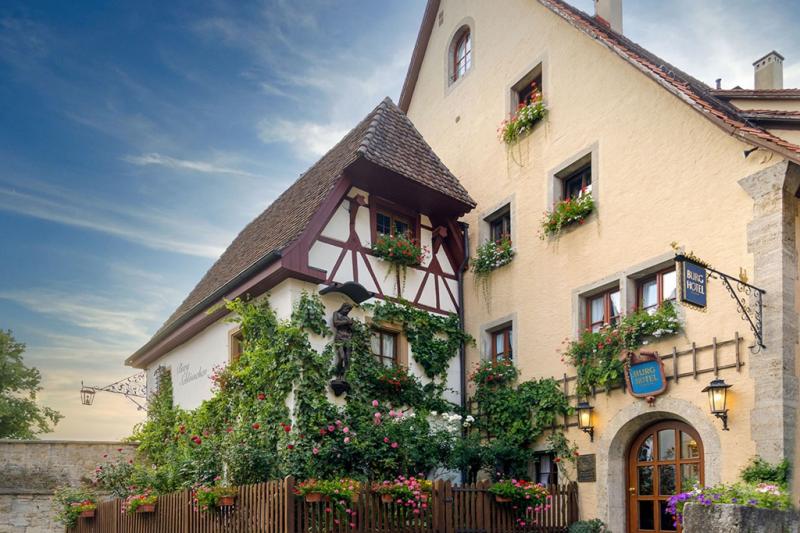 ローテンブルクの城壁沿いに建つ「ブルクホテル」