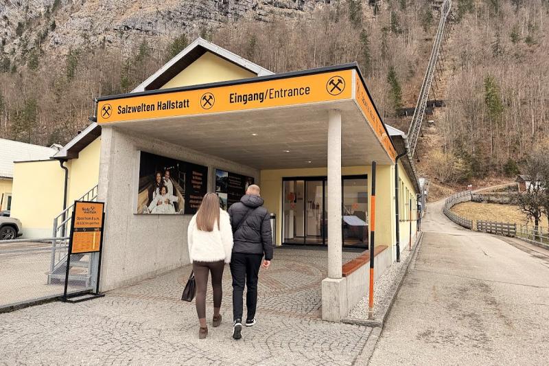 展望台へ向かうケーブルカーの乗り口