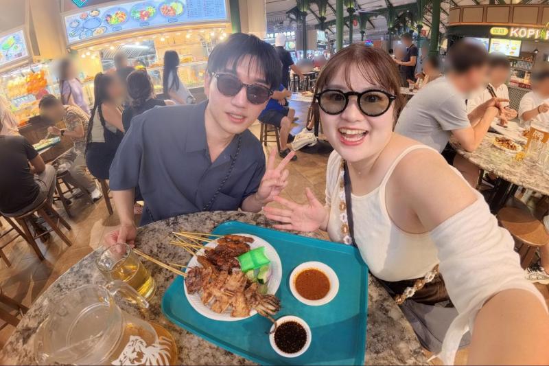 1日目の夜はラオパサ。サテと海南鶏飯と、タイガービールをジョッキで！ 最高！！