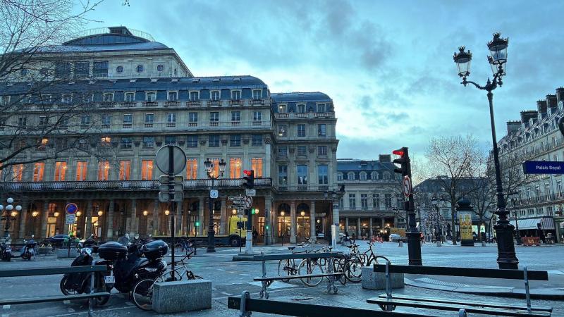ルーブル美術館に行く途中、パリの街中をぶらり♪