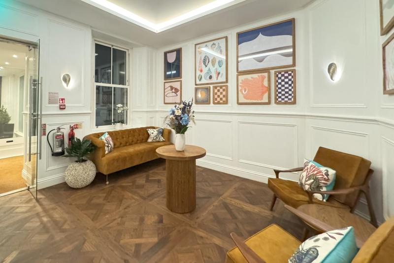 入口近くにあるソファスペース