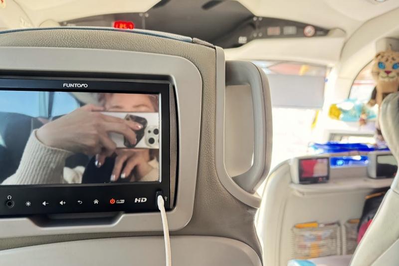 車内には充電ソケットもあるので、充電グッズをお持ちいただくと便利です