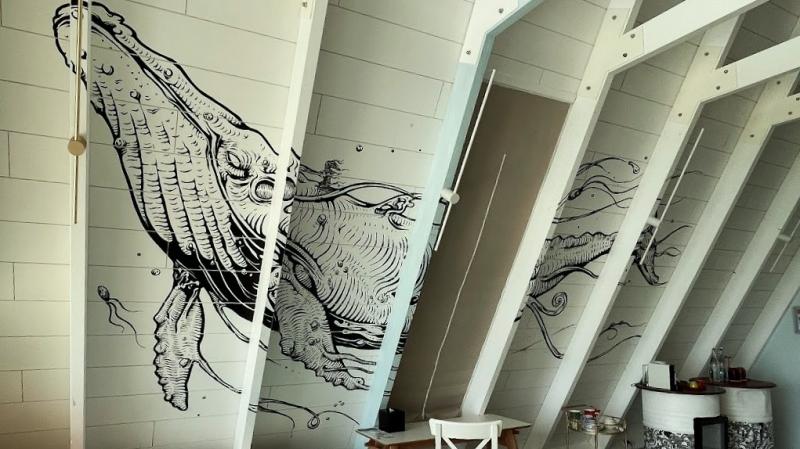 部屋の側面にもモルディブアート