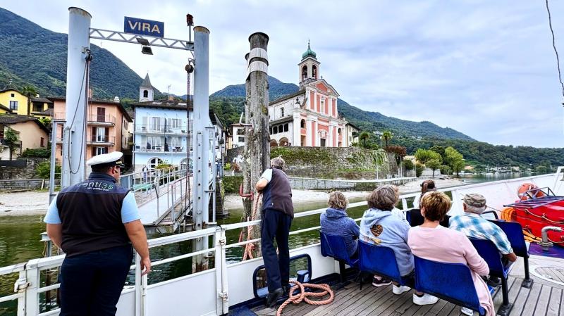 途中に立ち寄る村もカラフルでかわいい♪
