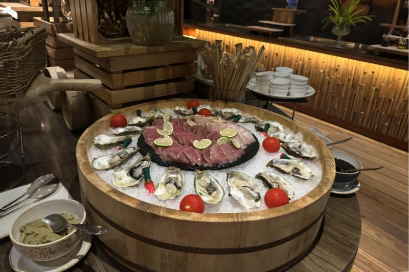 ビュッフェでは大好きな牡蠣をたくさん食べました
