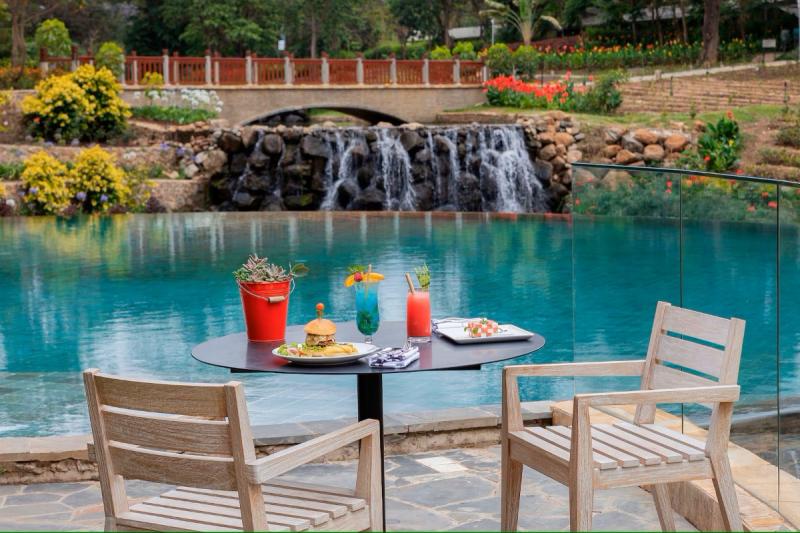 Pool Bar