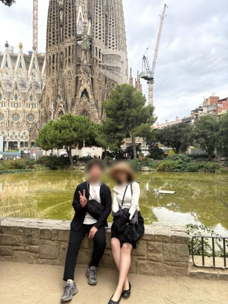 サグラダ ファミリアをバックに