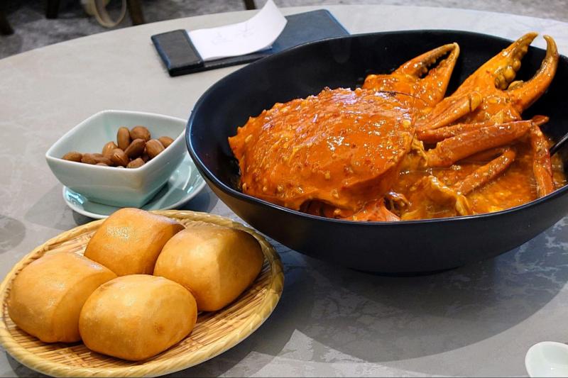  シンガポールでチリクラブをいただく