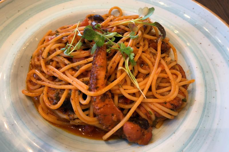 マルサシュロックでいただいたタコのトマトソースパスタ。タコが驚くほど柔らかかったです