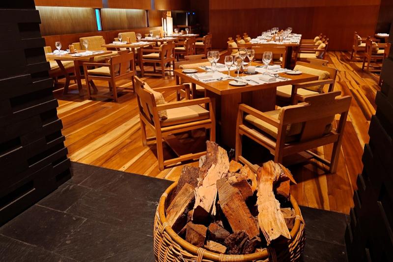 屋内のレストランは広すぎず狭すぎずで丁度よい大きさに感じました