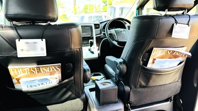 フォーシーズンズの専用車で港まで移動します！