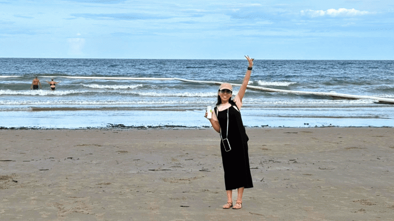 ぺッパーズ ビーチ クラブから徒歩約5分のフォーマイルビーチ