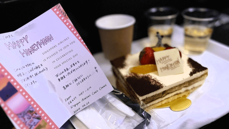 モルディブまでシンガポール航空を利用。機内でまさかのサプライズケーキ！