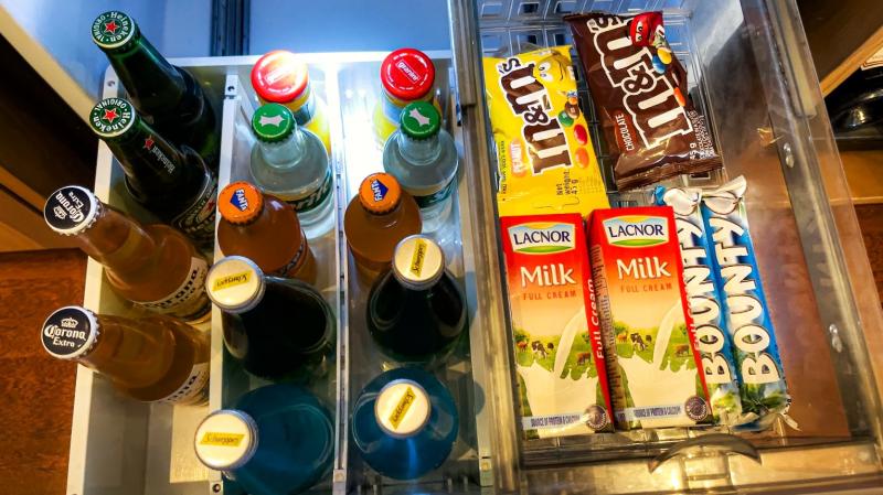 ビール、ソフトドリンク、お菓子