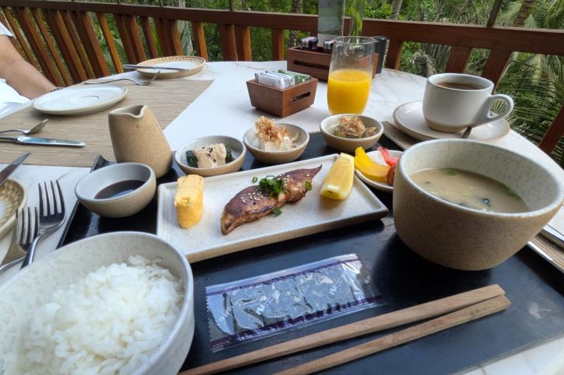 本格的な和朝食に胃も喜んでいます