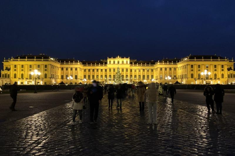 小雨の中のシェーンブルン宮殿（ウィーン）