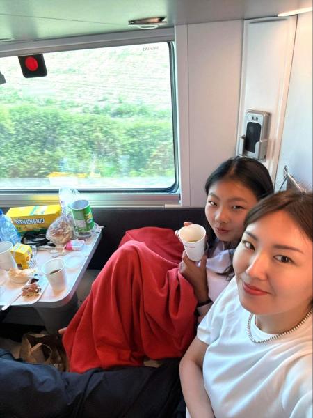 寝台列車の中でのひとコマ 