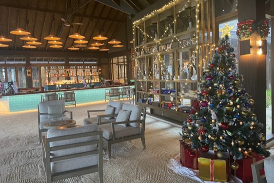 クリスマスムード満点なレストラン内