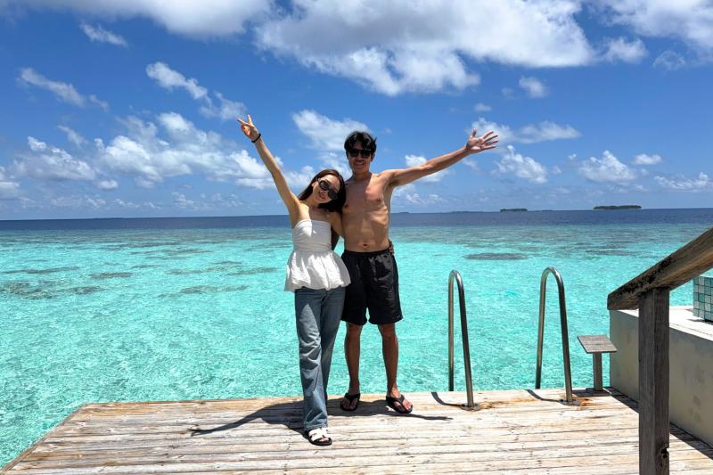 夢のプール付き水上ヴィラ！ このバルコニーから海に直接降りられます！