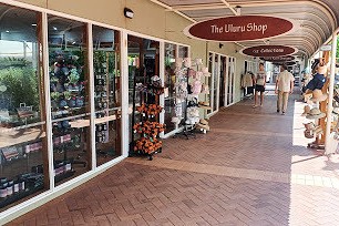 各種お店が建ち並ぶ便利なタウンスクエア