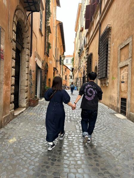 歴史を感じさせる石畳の街歩き、楽しい～！（イタリア）