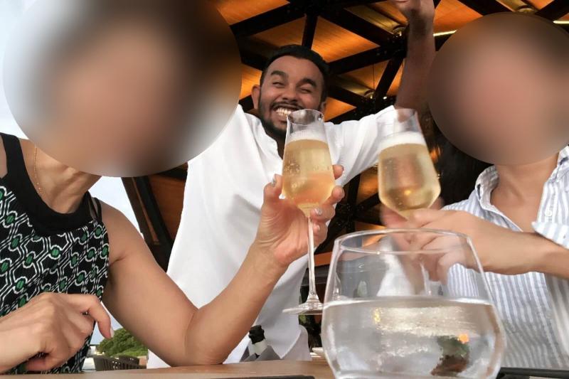 The Pearlの食事。リゾートスタッフと一緒に