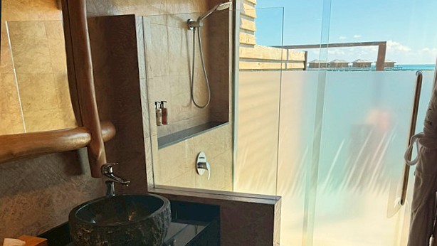 シーサイドテラスから浴室にすぐにアクセスできます