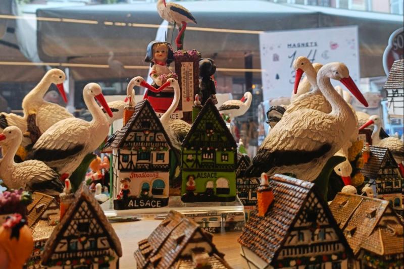 街のシンボル・コウノトリと木組みの家