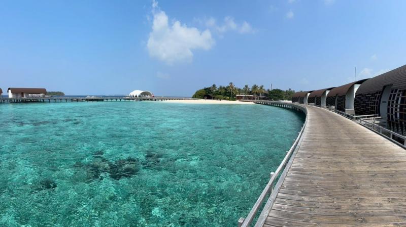 水上ヴィラからメインアイランドへ向かう景色が最高！ ほぼ気温28℃前後で、ほどよい暖かさ、ゆるやかな風で、波もおだやか